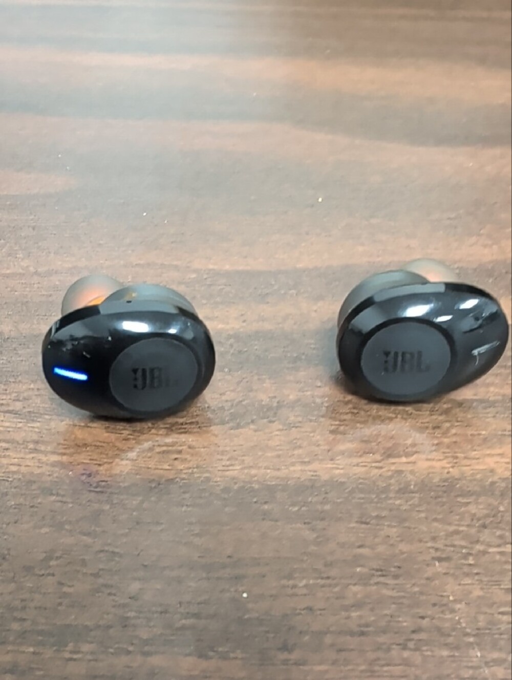 JBL True Wireless Earbuds in Black with Charging Case - Picture 3 of 3